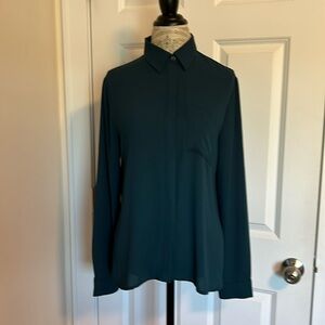 Women’s top Loft size medium